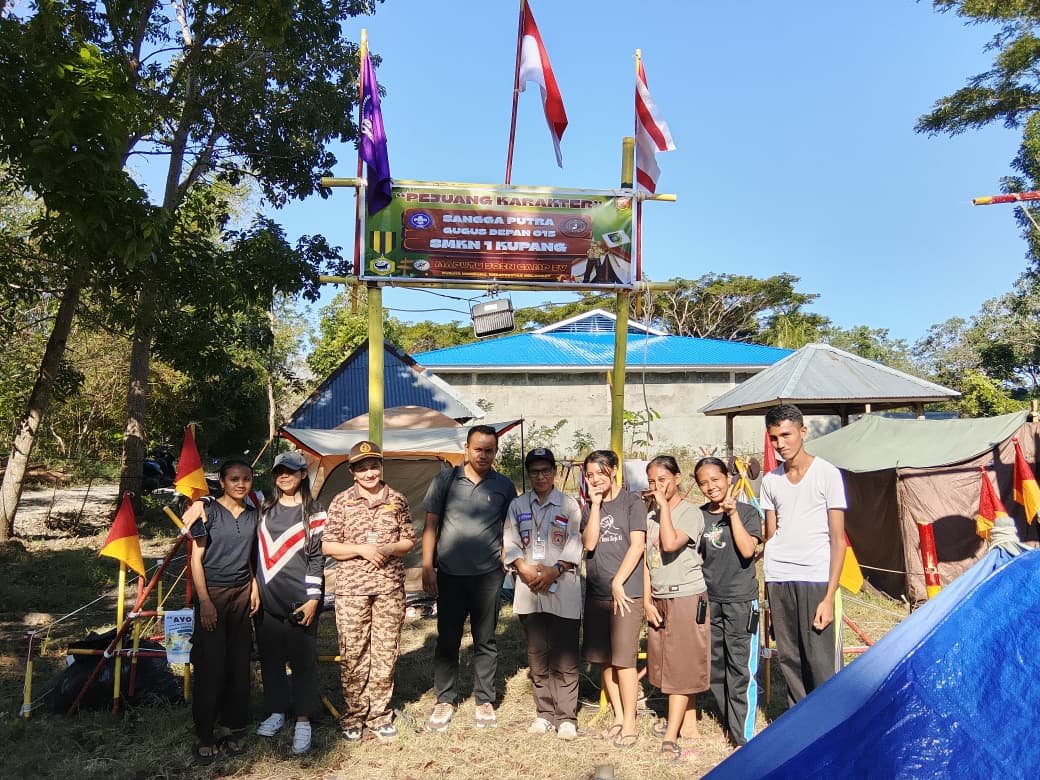 PLT Kepala SMKN 1 Kupang Selaku Mabigus Gudep 015-016 Berikan Semangat kepada Peserta Maputu Join Camp 4 foto 1