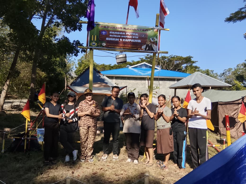 PLT Kepala SMKN 1 Kupang Selaku Mabigus Gudep 015-016 Berikan Semangat kepada Peserta Maputu Join Camp 4